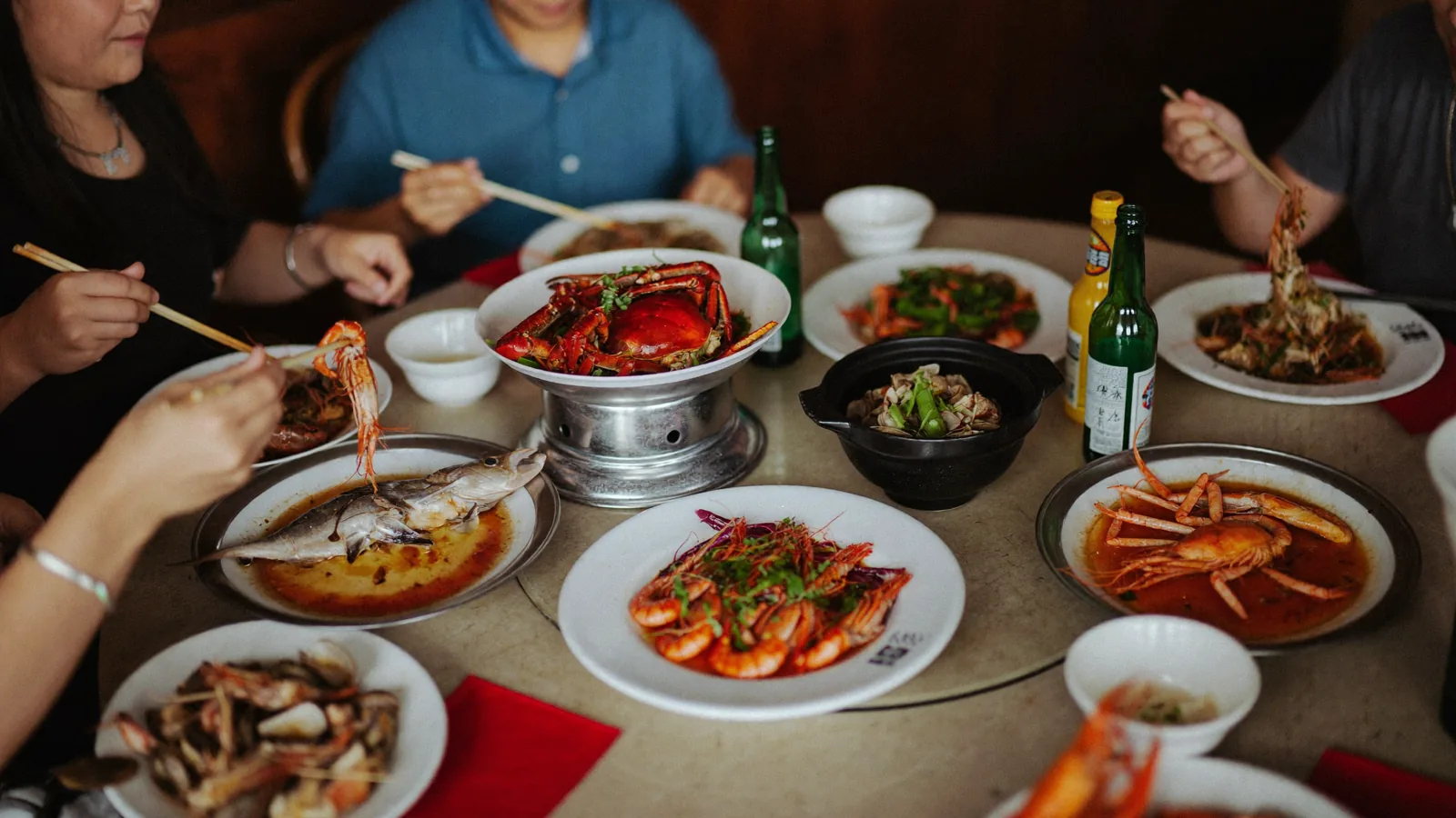 A spread of Cantonese seafood dishes, illustrating a guide to the best seafood restaurants in Hong Kong 2026