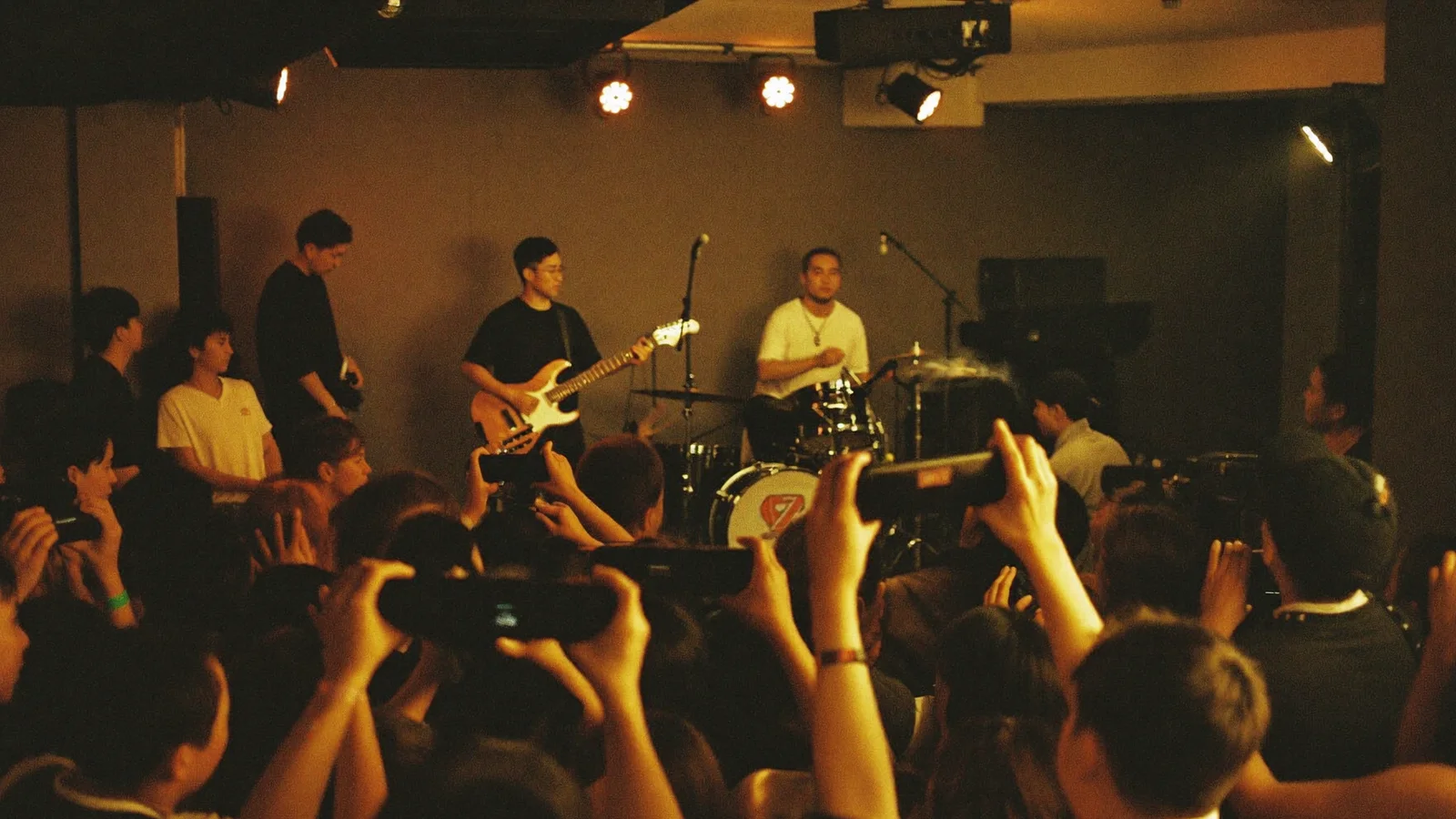MOM Livehouse